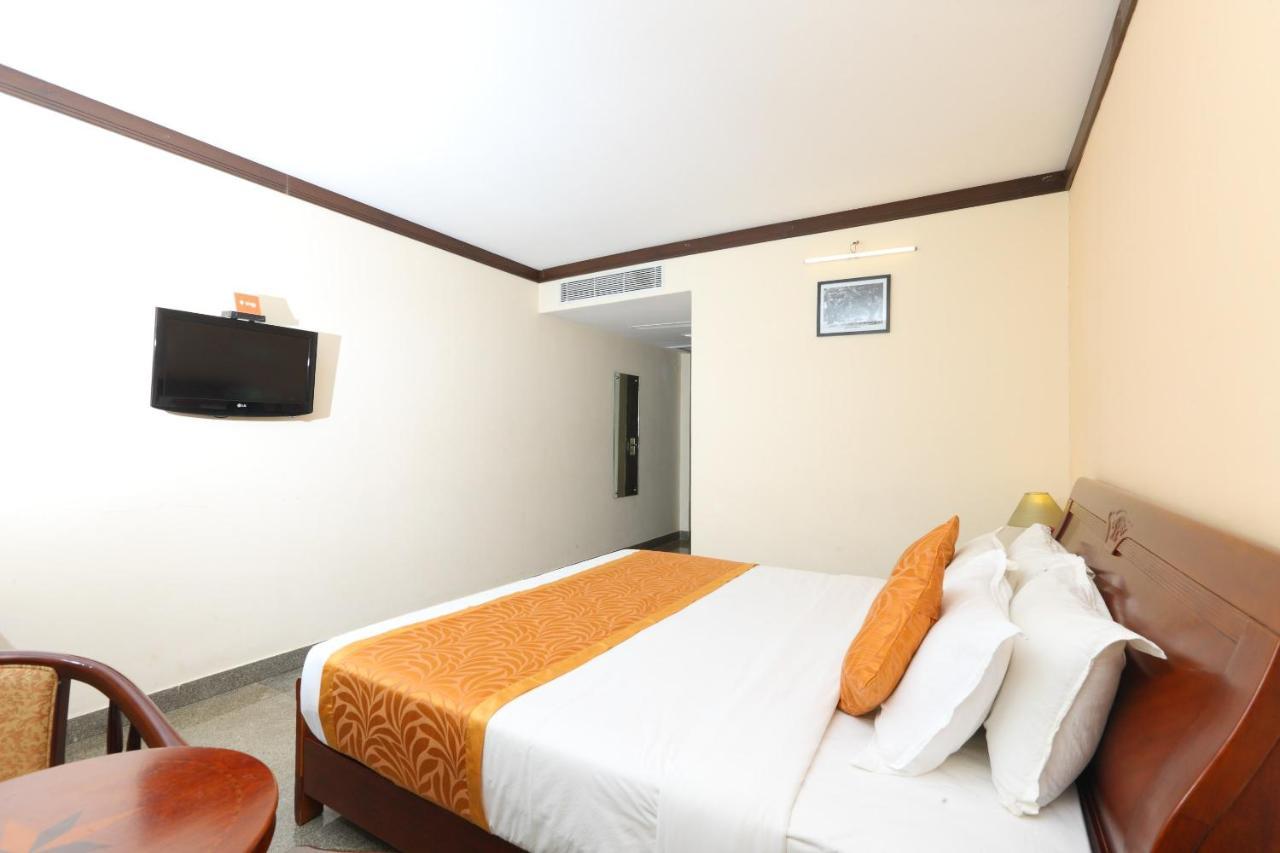 Oyo 15925 Tommaso Hotels And Resorts Sriperumbudur Buitenkant foto