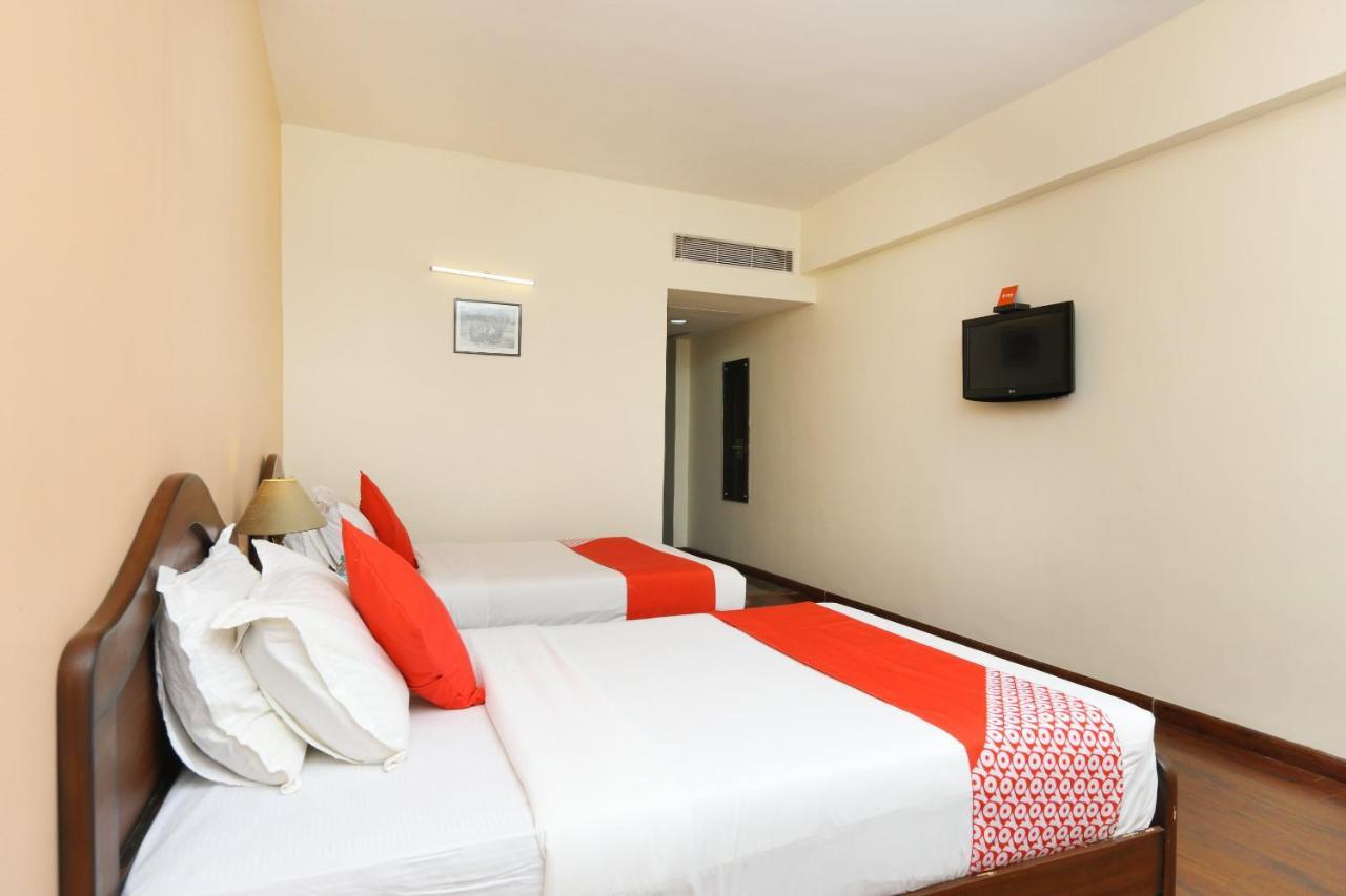 Oyo 15925 Tommaso Hotels And Resorts Sriperumbudur Buitenkant foto