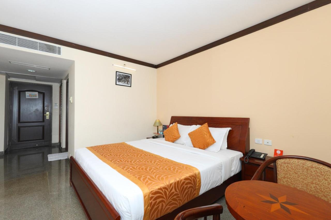 Oyo 15925 Tommaso Hotels And Resorts Sriperumbudur Buitenkant foto