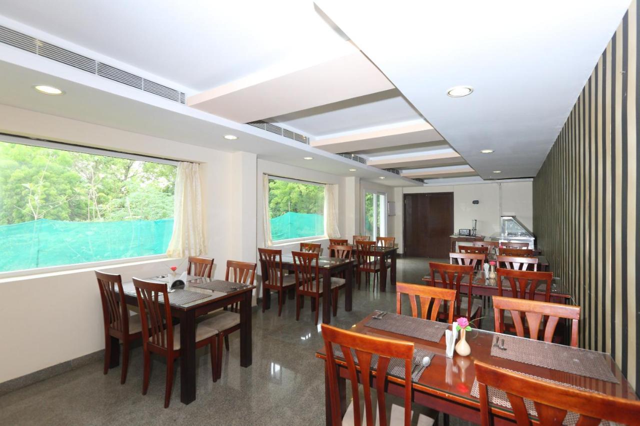 Oyo 15925 Tommaso Hotels And Resorts Sriperumbudur Buitenkant foto