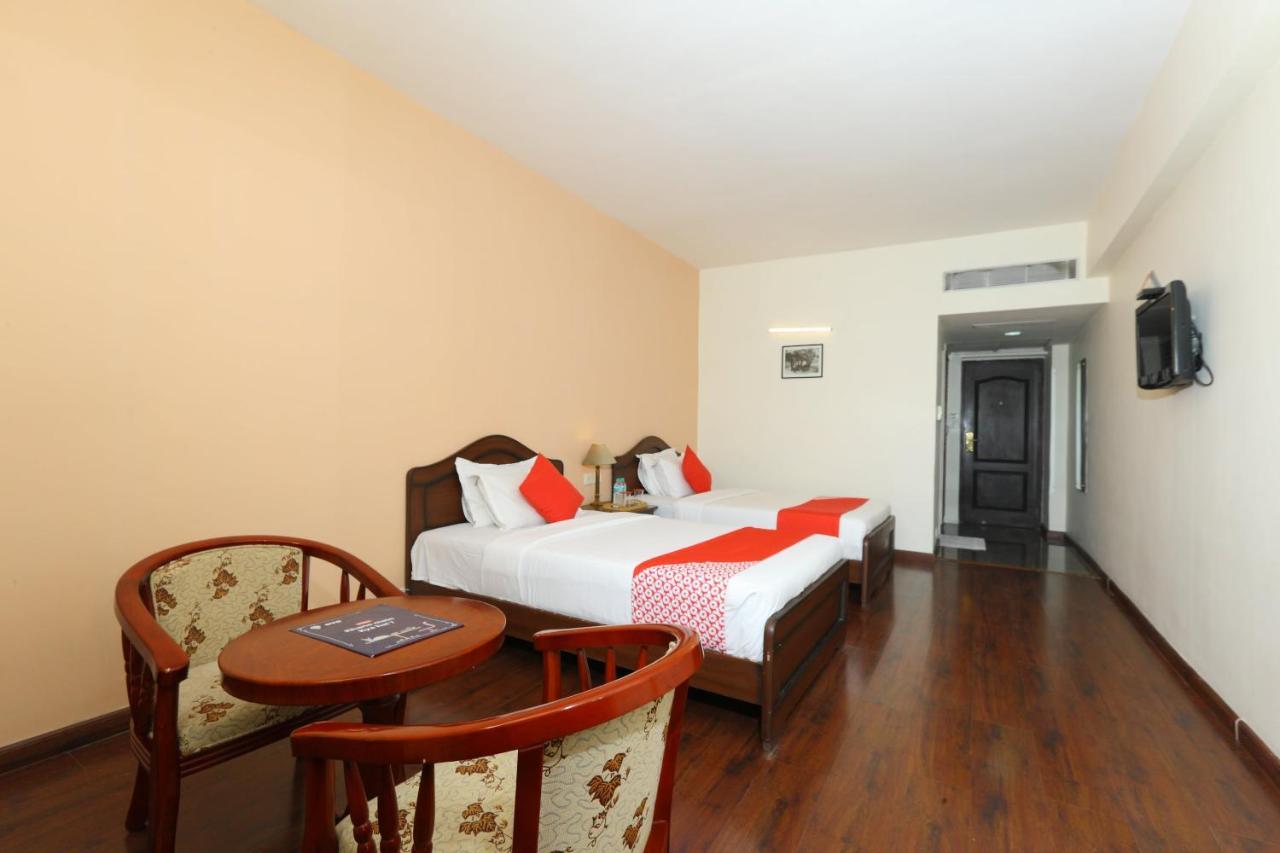 Oyo 15925 Tommaso Hotels And Resorts Sriperumbudur Buitenkant foto